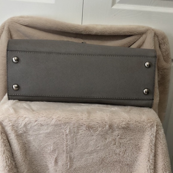 Michael Kors Large Pearl Grey Hamilton Satchel - Picture 8 of 13